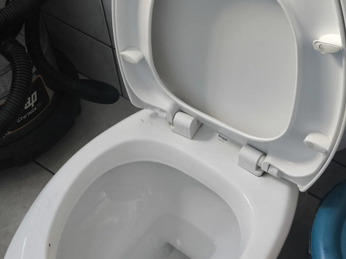 Vaso sanitário entupido: o que fazer - Desentupidora Curitibana